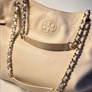 Tory Burch Bombe Slouchy Tote like new used three times.17x13 strap drop 10